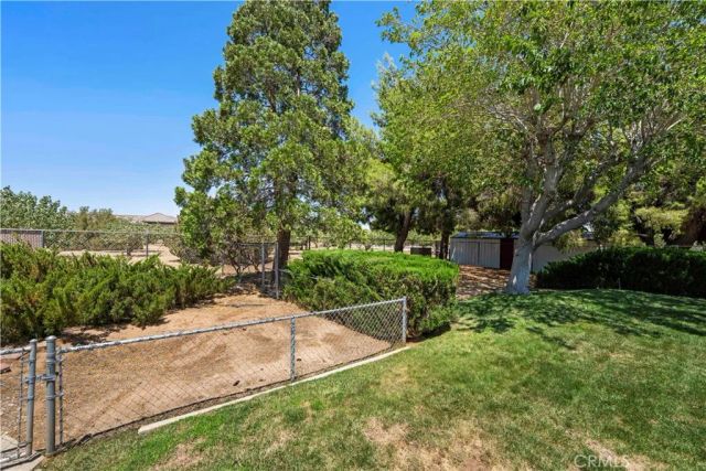 1515 W Avenue O12, Palmdale, CA 93551