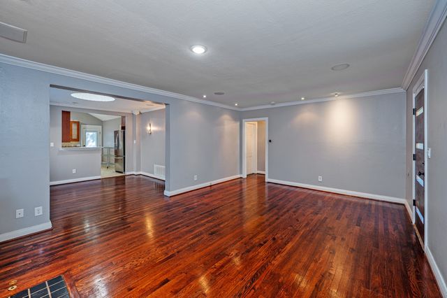 6802 Vivian Avenue, Dallas, TX 75223