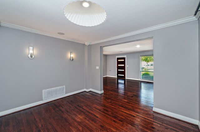 6802 Vivian Avenue, Dallas, TX 75223