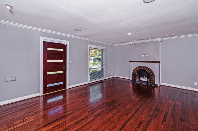 6802 Vivian Avenue, Dallas, TX 75223