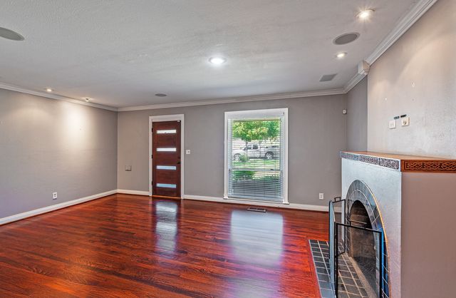 6802 Vivian Avenue, Dallas, TX 75223