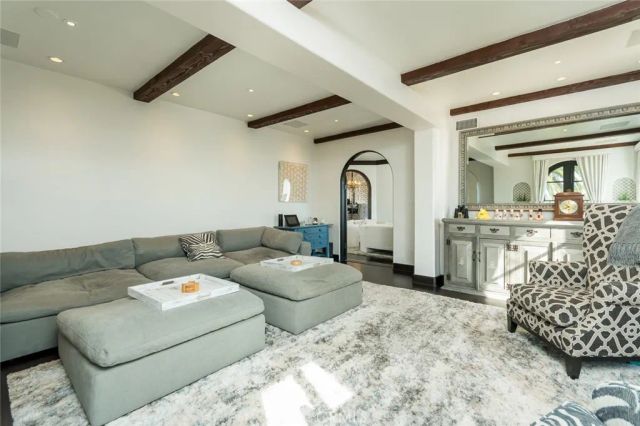 330 Kempton Road, Glendale, CA 91202