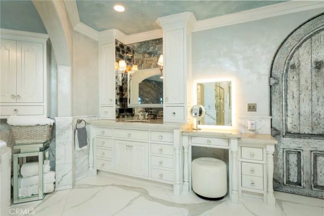330 Kempton Road, Glendale, CA 91202