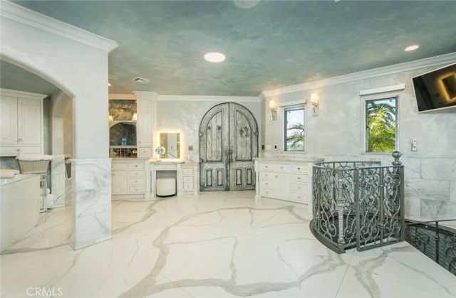 330 Kempton Road, Glendale, CA 91202