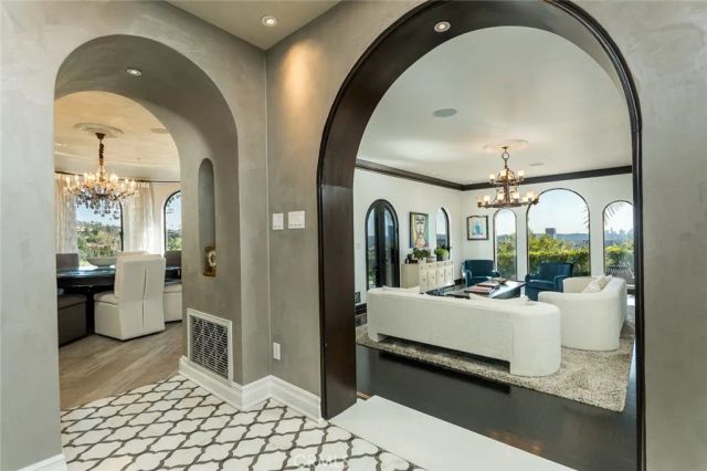 330 Kempton Road, Glendale, CA 91202