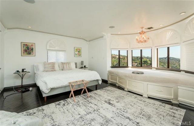 330 Kempton Road, Glendale, CA 91202