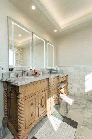 330 Kempton Road, Glendale, CA 91202