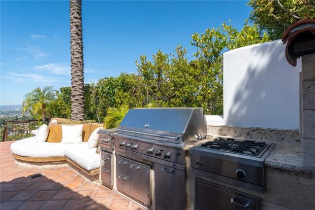 330 Kempton Road, Glendale, CA 91202