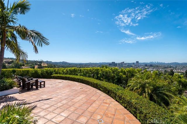 330 Kempton Road, Glendale, CA 91202