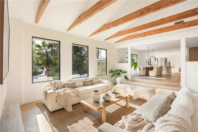 19629 Wells Dr, Tarzana, CA 91356