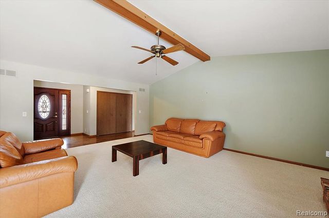 2251 Highsplint Drive, Rochester Hills, MI 48307