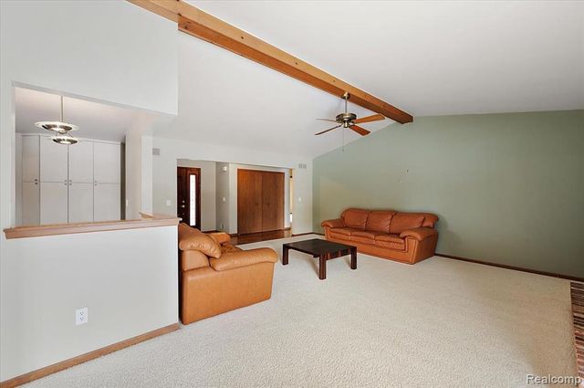 2251 Highsplint Drive, Rochester Hills, MI 48307