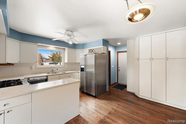 2251 Highsplint Drive, Rochester Hills, MI 48307