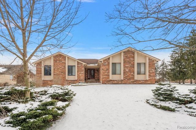 2251 Highsplint Drive, Rochester Hills, MI 48307