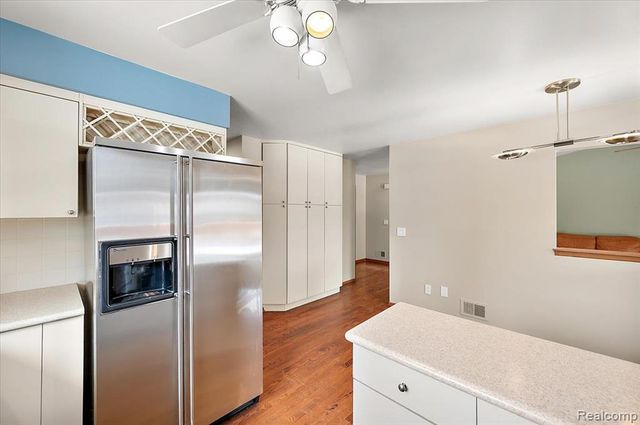 2251 Highsplint Drive, Rochester Hills, MI 48307