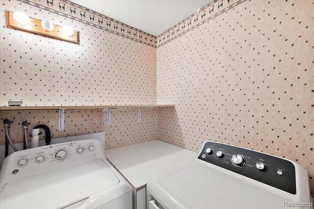 2251 Highsplint Drive, Rochester Hills, MI 48307