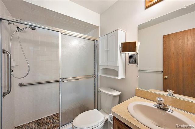 2251 Highsplint Drive, Rochester Hills, MI 48307