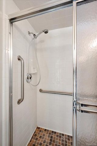 2251 Highsplint Drive, Rochester Hills, MI 48307