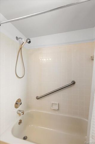 2251 Highsplint Drive, Rochester Hills, MI 48307