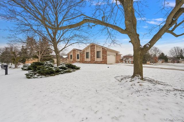 2251 Highsplint Drive, Rochester Hills, MI 48307