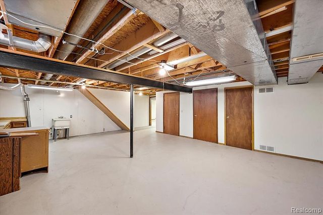 2251 Highsplint Drive, Rochester Hills, MI 48307