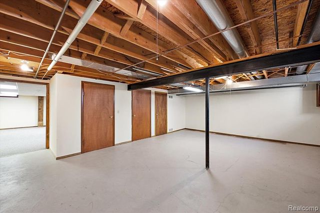 2251 Highsplint Drive, Rochester Hills, MI 48307