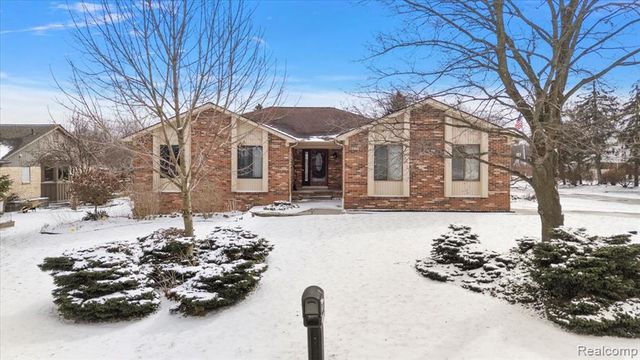 2251 Highsplint Drive, Rochester Hills, MI 48307