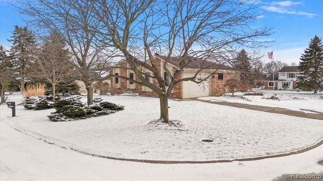 2251 Highsplint Drive, Rochester Hills, MI 48307
