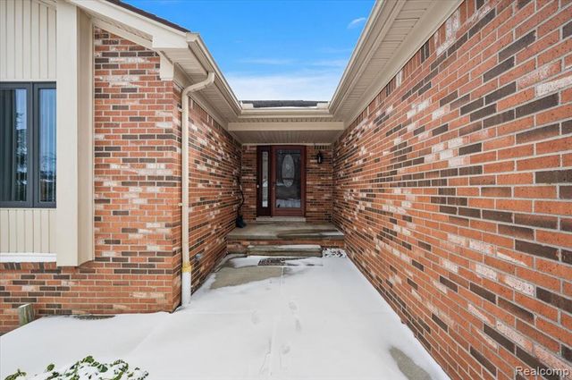2251 Highsplint Drive, Rochester Hills, MI 48307