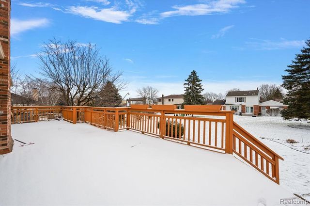 2251 Highsplint Drive, Rochester Hills, MI 48307