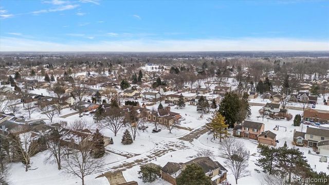 2251 Highsplint Drive, Rochester Hills, MI 48307