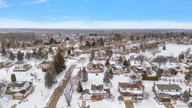 2251 Highsplint Drive, Rochester Hills, MI 48307