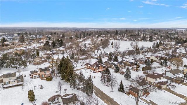 2251 Highsplint Drive, Rochester Hills, MI 48307