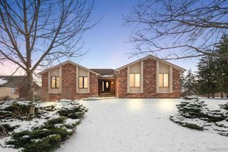 2251 Highsplint Drive, Rochester Hills, MI 48307