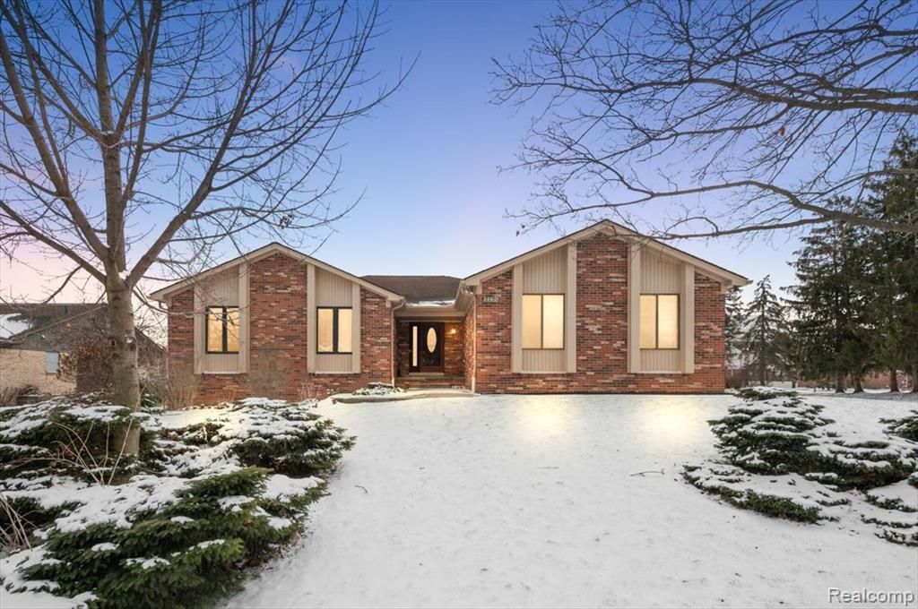 2251 Highsplint Drive, Rochester Hills, MI 48307