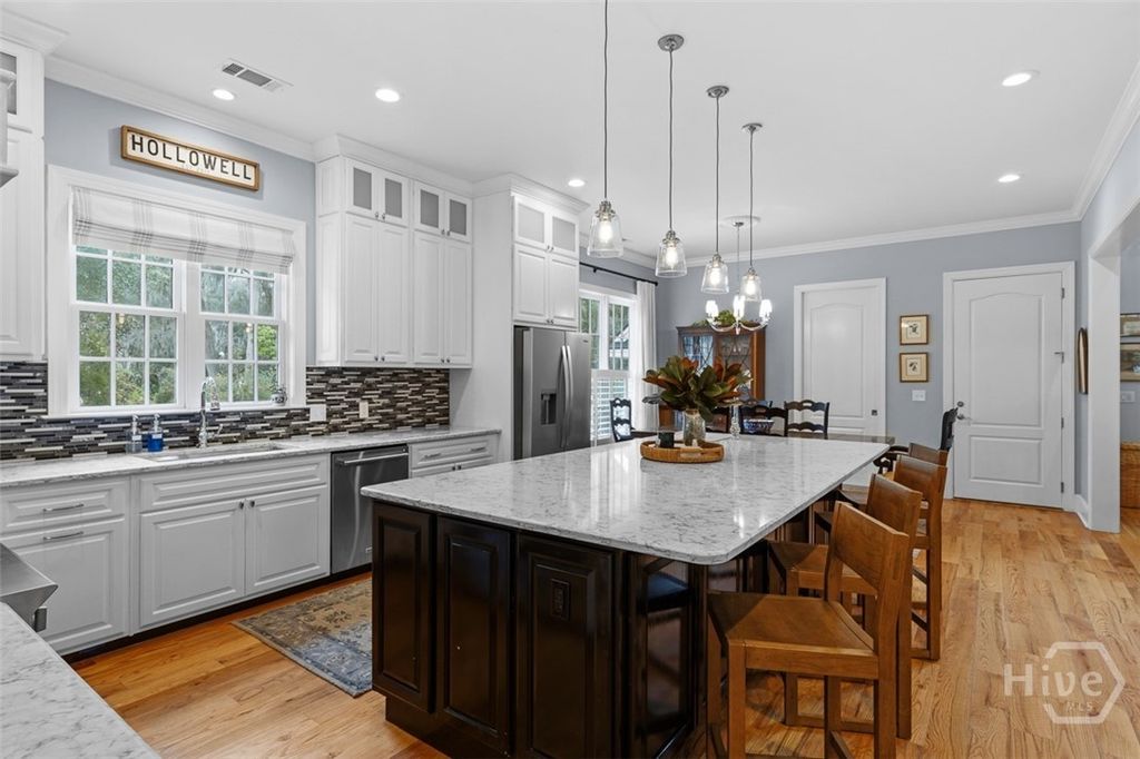 Image 13 of property listing at 2 Lightenstone Court, Savannah, GA 31411