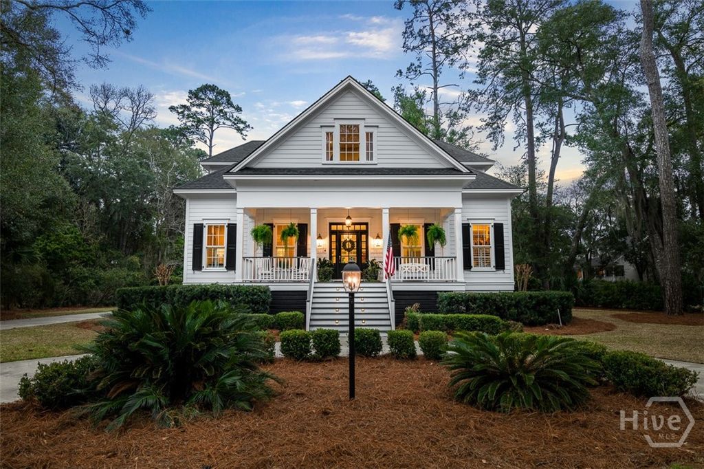 Image 2 of property listing at 2 Lightenstone Court, Savannah, GA 31411