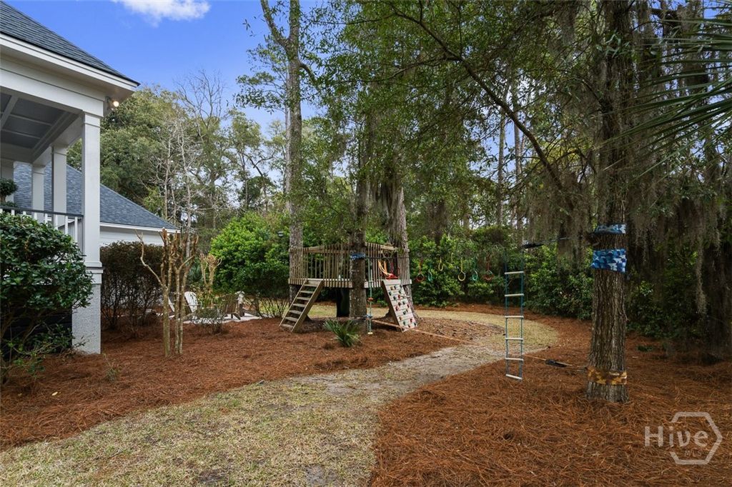 Image 38 of property listing at 2 Lightenstone Court, Savannah, GA 31411