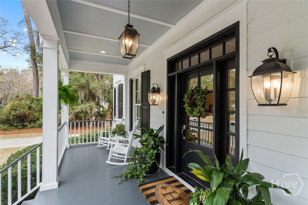 Image 4 of property listing at 2 Lightenstone Court, Savannah, GA 31411