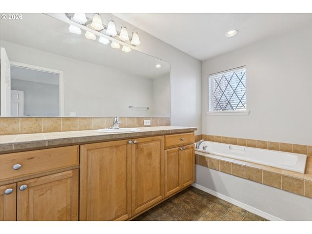 16922 Nw SHADOW HILLS Ln, Beaverton, OR 97006