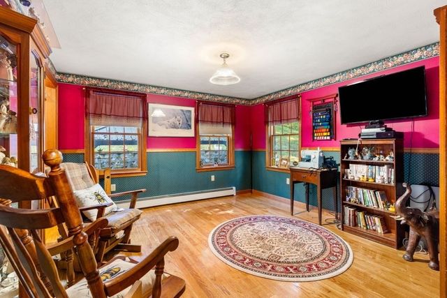 233 Lovers Ln, Haverhill, MA 01830