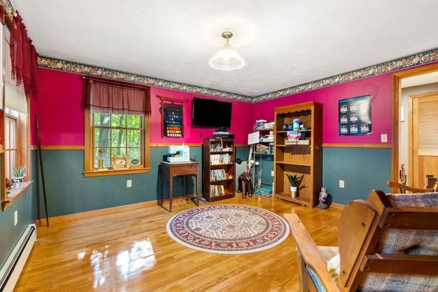 233 Lovers Ln, Haverhill, MA 01830