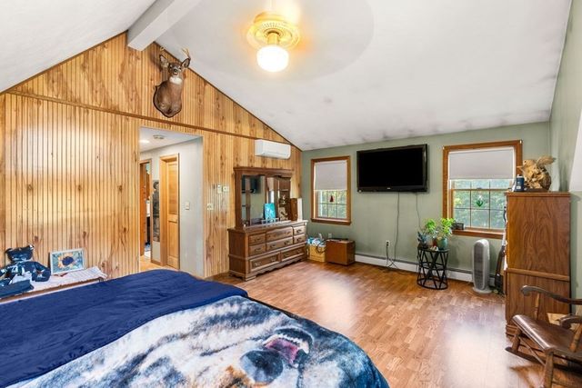 233 Lovers Ln, Haverhill, MA 01830