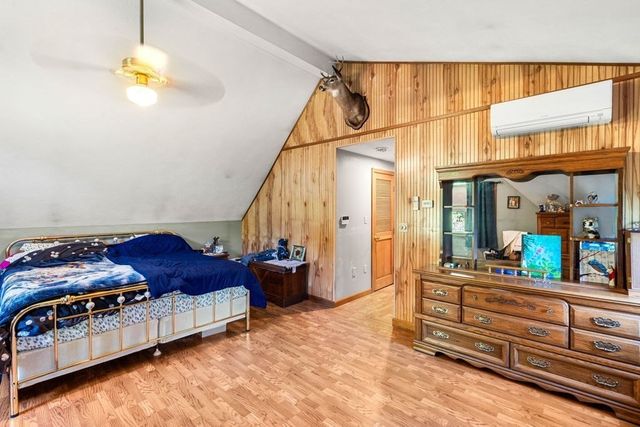233 Lovers Ln, Haverhill, MA 01830