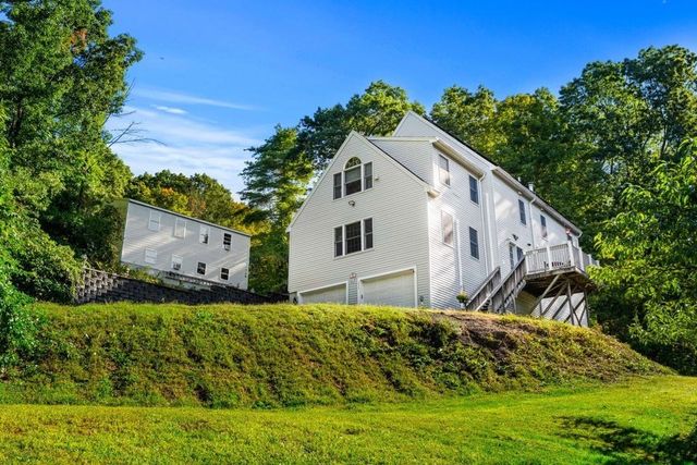233 Lovers Ln, Haverhill, MA 01830