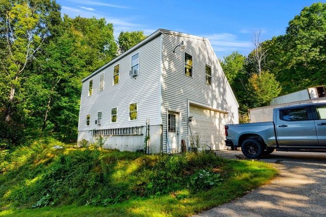 233 Lovers Ln, Haverhill, MA 01830