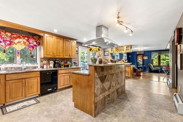233 Lovers Ln, Haverhill, MA 01830