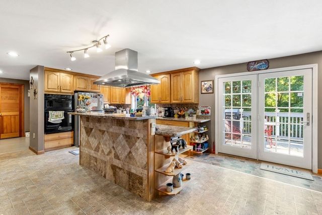233 Lovers Ln, Haverhill, MA 01830