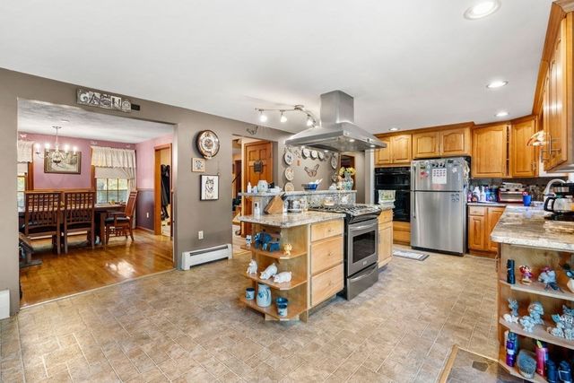 233 Lovers Ln, Haverhill, MA 01830