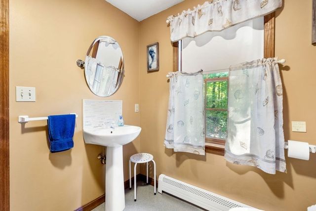 233 Lovers Ln, Haverhill, MA 01830